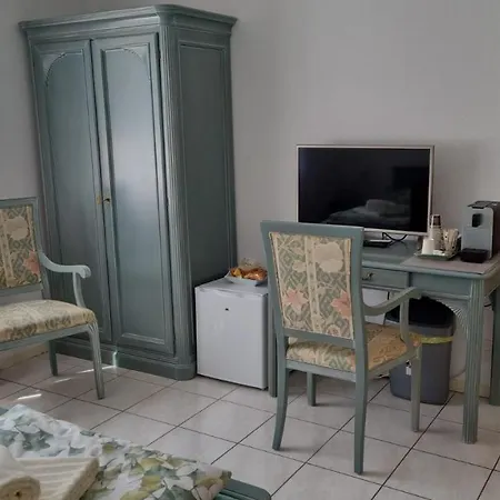 Gasthuis A U R O R A Central Room Vicino Ffs Cadenazzo