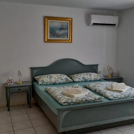 A U R O R A Central Room A 1 Minuto Dalla Stazione Ffs, Tra Lugano Locarno E Bellinzona