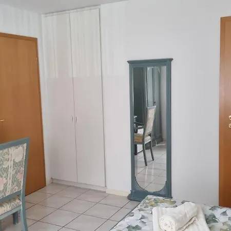 Guest house A U R O R A Central Room A 1 Minuto Dalla Stazione Ffs, Tra Lugano Locarno E Bellinzona 3*