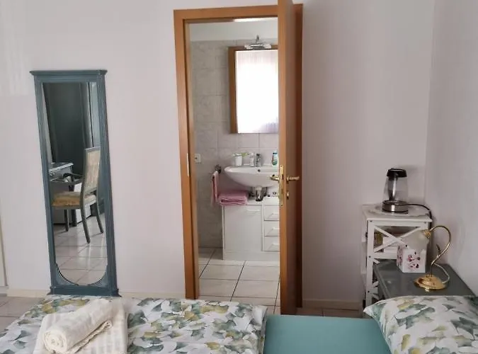 Gasthuis A U R O R A Central Room Vicino Ffs 3*