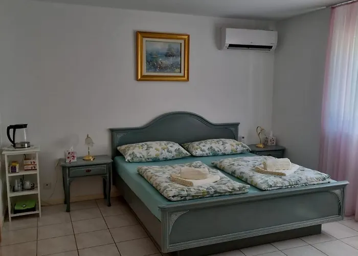 A U R O R A Central Room Vicino Ffs