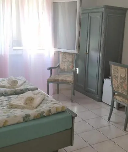 A U R O R A Central Room Vicino Ffs Cadenazzo