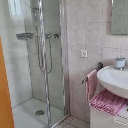 A U R O R A Climatizzata Tra Locarno, Lugano E Bellinzona A 1 Minuto Ffs بيت ضيافة Cadenazzo